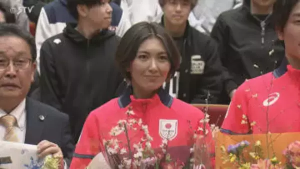 母校で金メダル獲得を誓う　札幌国際大学で壮行会　カーリング女子日本代表・吉村選手らに後輩から花束