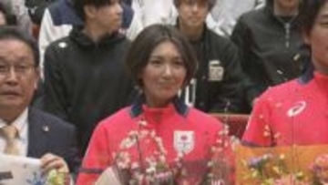 母校で金メダル獲得を誓う　札幌国際大学で壮行会　カーリング女子日本代表・吉村選手らに後輩から花束