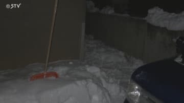 アパートの屋根の雪下ろし中に転落か　30代とみられる男性が頭部から出血し病院搬送　北海道深川市