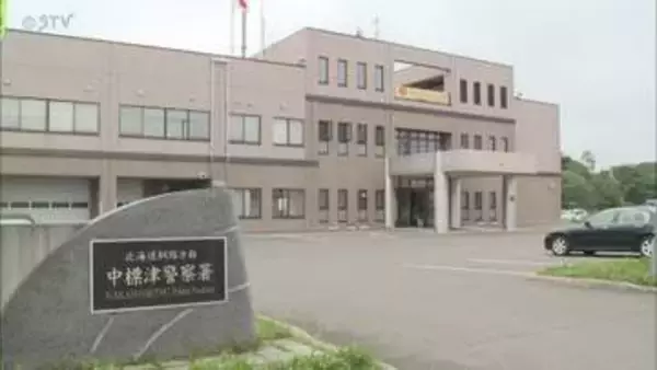 「トラックとバイクの事故」バイクの運転手が意識不明 現場は片側一車線の道路 北海道