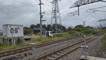 JR函館線のレール交換作業中「高圧線に触れて感電した」クレーン車そばにいた男性搬送　北海道函館市