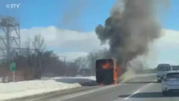 【動画】高速道路で大型バスが炎上中　道央道・千歳恵庭JCT付近…一部通行止めも　けが人なし