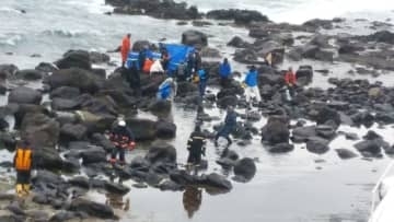 【速報】乗組員１人を新たに発見…48歳男性と判明　岩礁で倒れた状態　北海道せたな沖漁船遭難