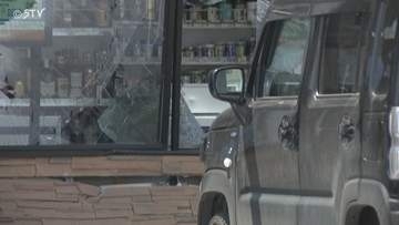 店員はねてそのまま店舗へ…軽乗用車がコンビニ突っ込む　運転手の男性を体調不良で搬送　札幌市