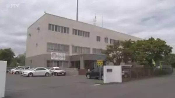 商業施設で面識ない女子中学生を殴る　職業不詳の女（22）を逮捕　別の2人も被害…関連調べる　千歳市