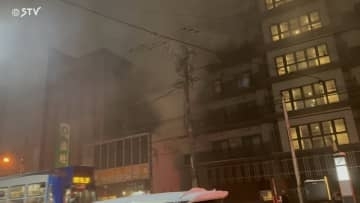 【速報】激しく立ち上る煙　札幌中心部の居酒屋と歯科医院が入るビルから出火 けが人の情報なし