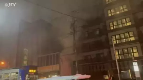 【速報】激しく立ち上る煙　札幌中心部の居酒屋と歯科医院が入るビルから出火 けが人の情報なし