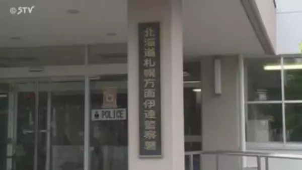 交差点で出合い頭に衝突か　乗用車とトラックが事故　乗用車の男性運転手が死亡　北海道豊浦町