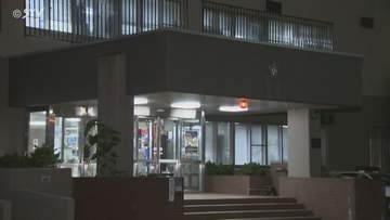 警察官が発砲　刃物持って近づく女に対し上空に威嚇射撃　女をその場で逮捕　北海道