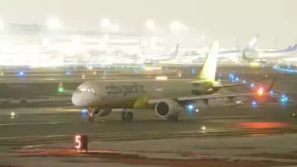 【速報】車輪の異常か　滑走路上で航空機停止　乗客は機体に乗ったまま…　新千歳空港