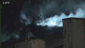 「家から黒煙」住宅が全焼　１階火元か…60代男性搬送　約４時間半後に鎮火　北海道・室蘭市