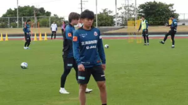【コンサドーレ】沖縄キャンプ4日目 トレーニングゲーム　稚内出身・佐藤陽成「貪欲に走って勝利に貢献できる得点をとりたい」