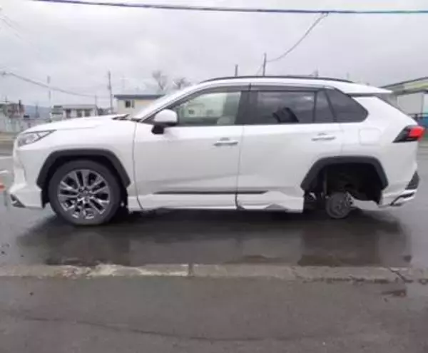 「左後輪が脱輪しました」男性が朝に自ら交換した夏タイヤ…運転中に外れる けが人なし 北海道士別市