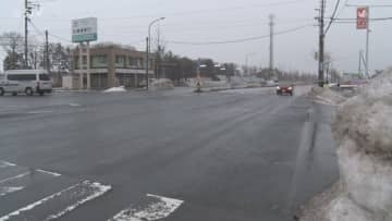 【ひき逃げか】横断歩道渡っていた94歳女性 立て続けに乗用車2台にはねられる 搬送先で死亡