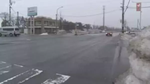 【ひき逃げか】横断歩道渡っていた94歳女性 立て続けに乗用車2台にはねられる 搬送先で死亡