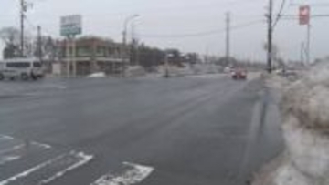 【ひき逃げか】横断歩道渡っていた94歳女性 立て続けに乗用車2台にはねられる 搬送先で死亡