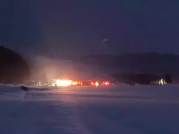 100頭以上飼育の牛舎が燃える　一部取り残されている可能性も　牧場で未明の火事　消火活動続く