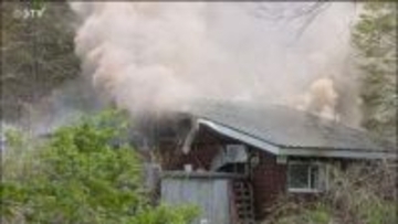 【速報】千歳市で平屋が燃える火事　建物から煙が激しく立ち上る　消火活動続く　北海道