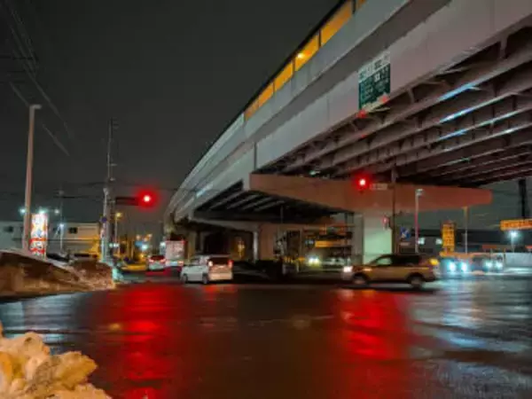 トラックが男性をはねる事故 男性は意識不明の重体 札幌市東区