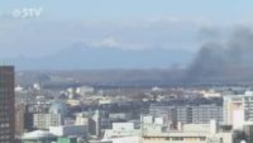 走行中のトラックから外れたか「タイヤが燃えている」周辺の草木にも延焼　北海道・釧路西IC付近で火災