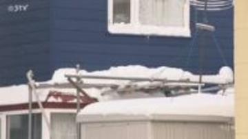 「ひさしに落ちてしまった」雪下ろし中の高齢男性が転落　肩を打撲し病院搬送　札幌市北区の住宅