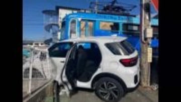 高知市で路面電車と車が衝突　けが人なし