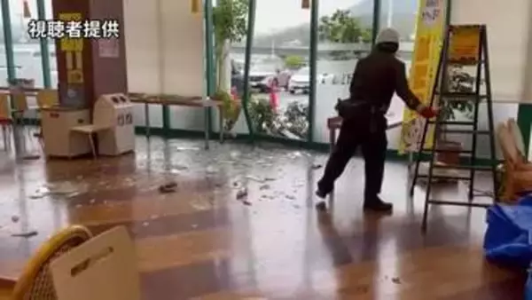 【映像あり】フードコートに車が突っ込み客がけが　高知・須崎市の量販店