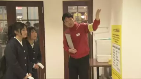 本物の投票箱で子どもが選挙体験　衆院選前にキッザニア甲子園で模擬投票