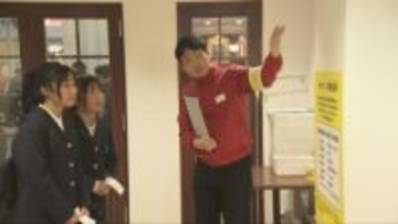 本物の投票箱で子どもが選挙体験　衆院選前にキッザニア甲子園で模擬投票