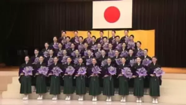 タカラジェンヌを育てる宝塚音楽学校で卒業式　40人が舞台人の第一歩