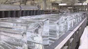 いよいよ夏本番　太子町で氷の製造ピーク　工場は２４時間フル稼働！