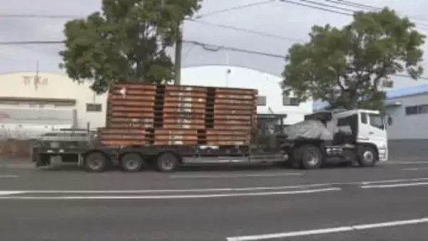 神戸・東灘　トラックから鉄板落下　乗り上げたとみられる原付バイクの女性が意識不明