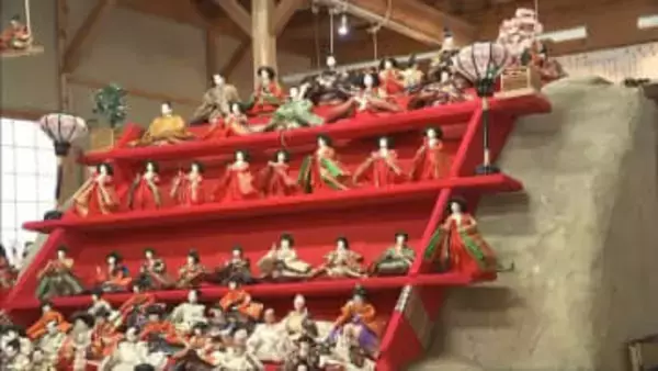 淡路瓦がひな人形が共演　南あわじ市で特別展