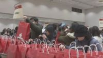 大丸神戸店で新春初売り　福袋目当てに朝から行列、特設会場は大盛況