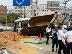 【速報】神戸市灘区でトラックと市バスが接触し横転　トラック運転手の男性が重傷