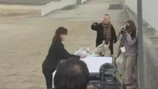 砂浜陥没事故から24年　明石市長らが献花「二度とこのような事故を起こさない」