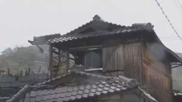 赤穂の民家で火事　焼け跡から遺体　火元の家に住む103歳の女性と連絡取れず