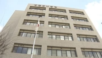 高齢者が運転の車とバイクが衝突　バイクの40代男性意識不明　神戸市須磨区