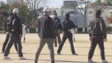 神戸で少年野球教室 日本生命野球部員が子どもたちを指導