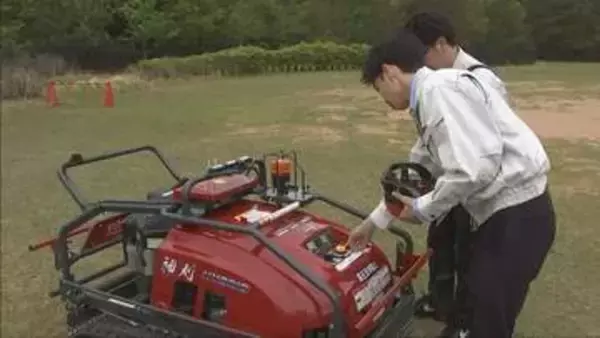 朝来市で特別な機能を備えた草刈り機の講習会　農作業の負担を減らそうと