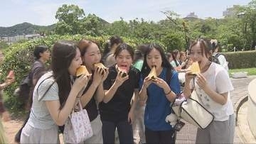 神戸女子大学　恒例の「すいか祭り」