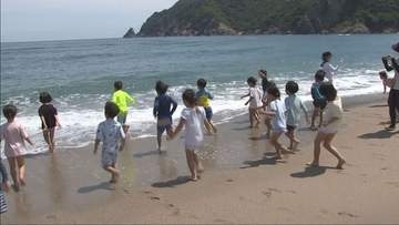 新温泉町 浜坂県民サンビーチ海開き 子どもたちが一目散に海へ