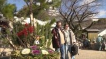 世界遺産の国宝・姫路城 恒例のジャンボ門松が登場