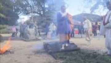 洲本市安覚寺　無病息災願う伝統の「火渡り」