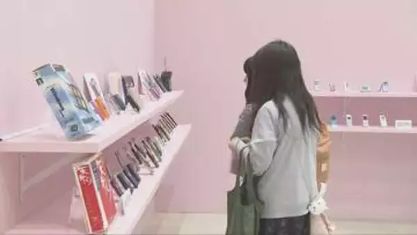 昭和より新しくどこか懐かしい平成の若者文化をテーマにした「NEO平成レトロ展」