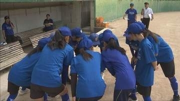 三田市の部活動地域移行 兵庫ブルーサンダーズが女子ソフト部の練習を指導