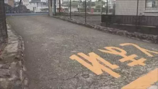 川西市の小学校敷地内で7歳男児をひき逃げ　児童指導員の女逮捕