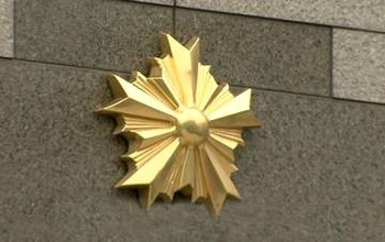 電車内で女子中学生の下半身を触った疑い　大阪府職員の60代の男逮捕