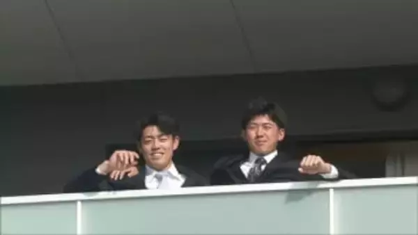 阪神タイガース新人選手が入寮 ドラ１立石はクッションとタンブラーを手に入寮