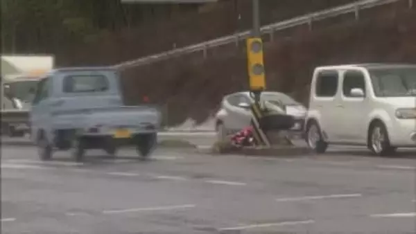 小野市の国道で車が中央分離帯に衝突　運転していた祖父と同乗の女子高校生が死亡